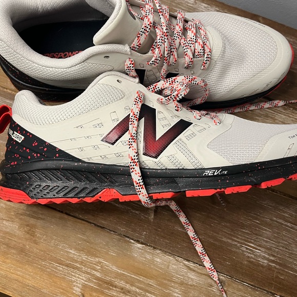 New Balance Revlite Fuel Core. Red, beige, black, red sole - Picture 7 of 7